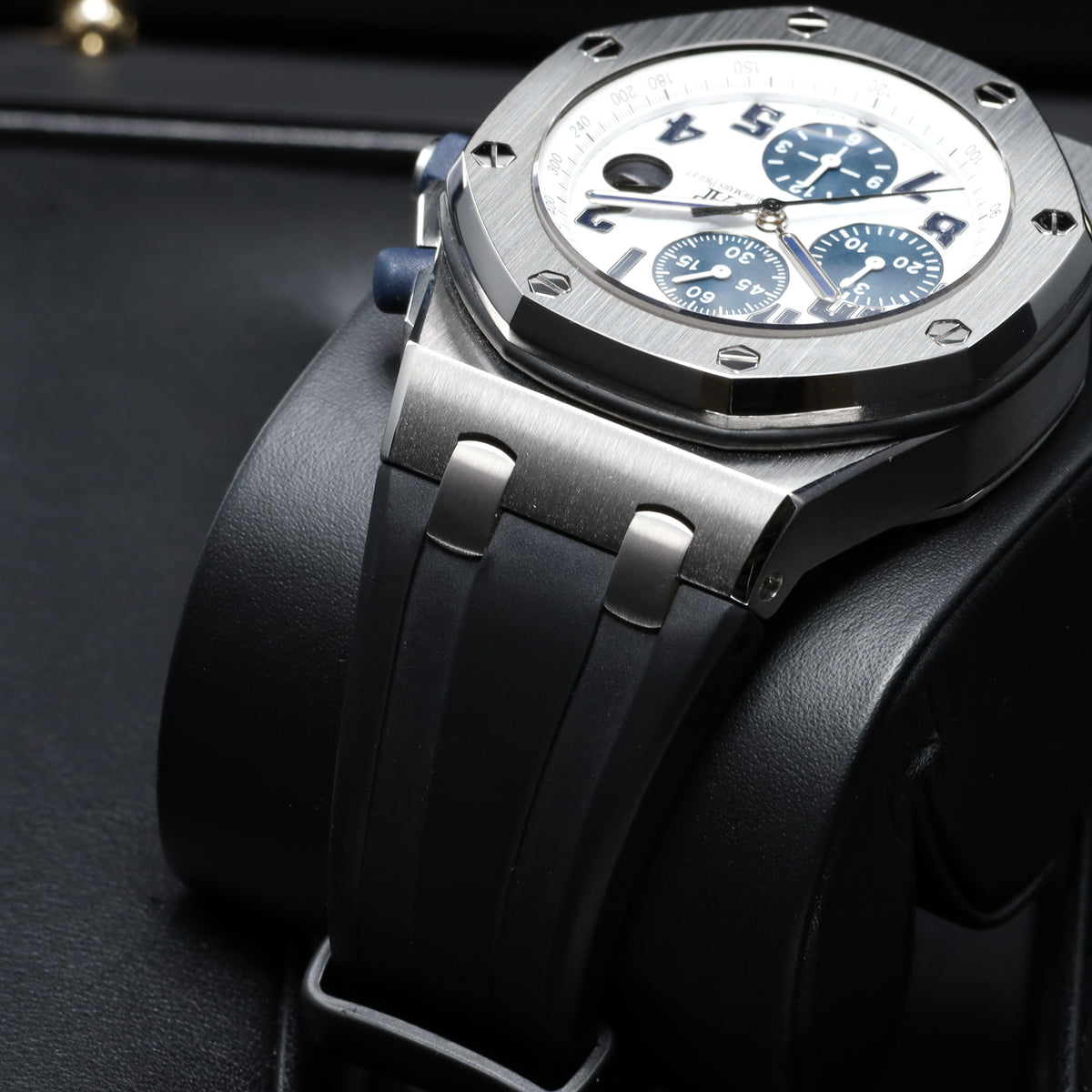Audemars Piguet Royal Oak Offsore 42mm Stainless steel White “Panda” Dial With Blue Subdials Octagonal Offshore Bezel Rubber strap 26170ST