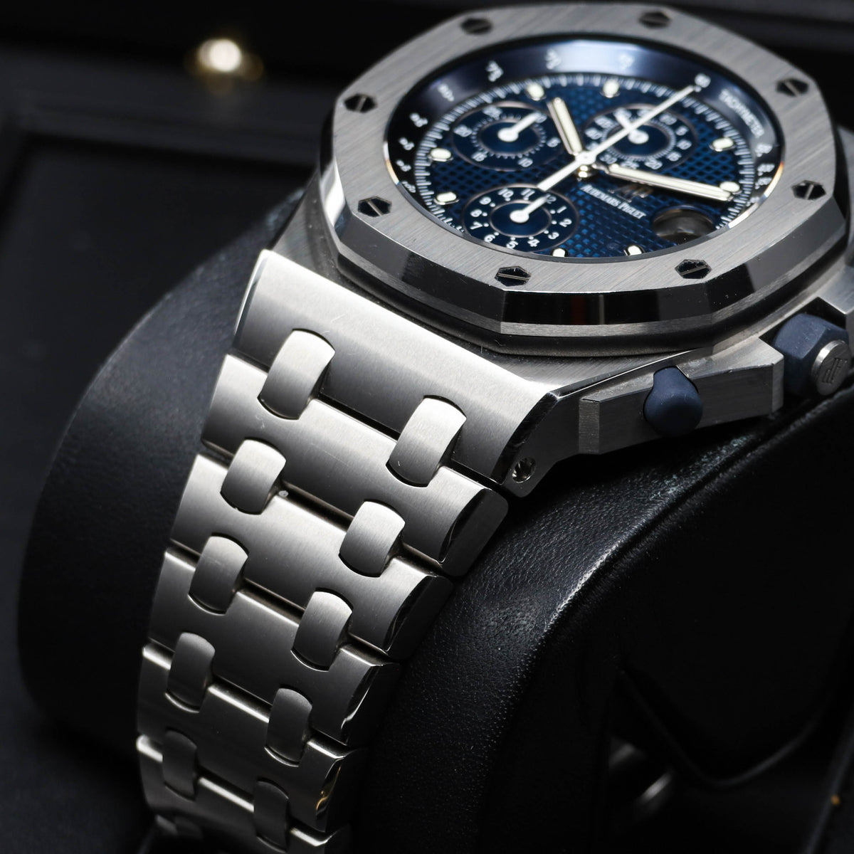 Audemars Piguet Royal Oak Offshore The Beast 2023 Complete 42mm Stainless Steel Blue Méga Tapisserie Dial Stainless Steel Stainless Steel Integrated Bracelet 26237ST