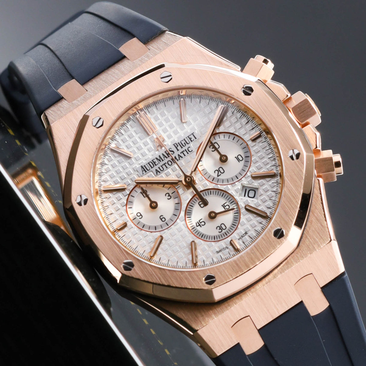 Audemars Piguet Royal Oak 2015 39mm 18k Rose Gold Silver-White Grande Tapisserie Dial 18k Rose Gold Black Rubber Strap 2632OR.OO.D088CR.01