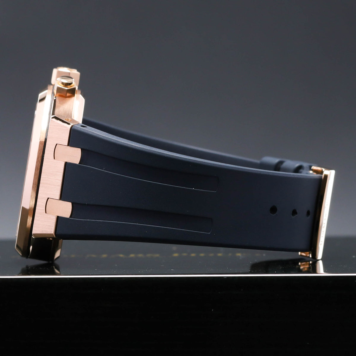 Audemars Piguet Royal Oak 2015 39mm 18k Rose Gold Silver-White Grande Tapisserie Dial 18k Rose Gold Black Rubber Strap 2632OR.OO.D088CR.01