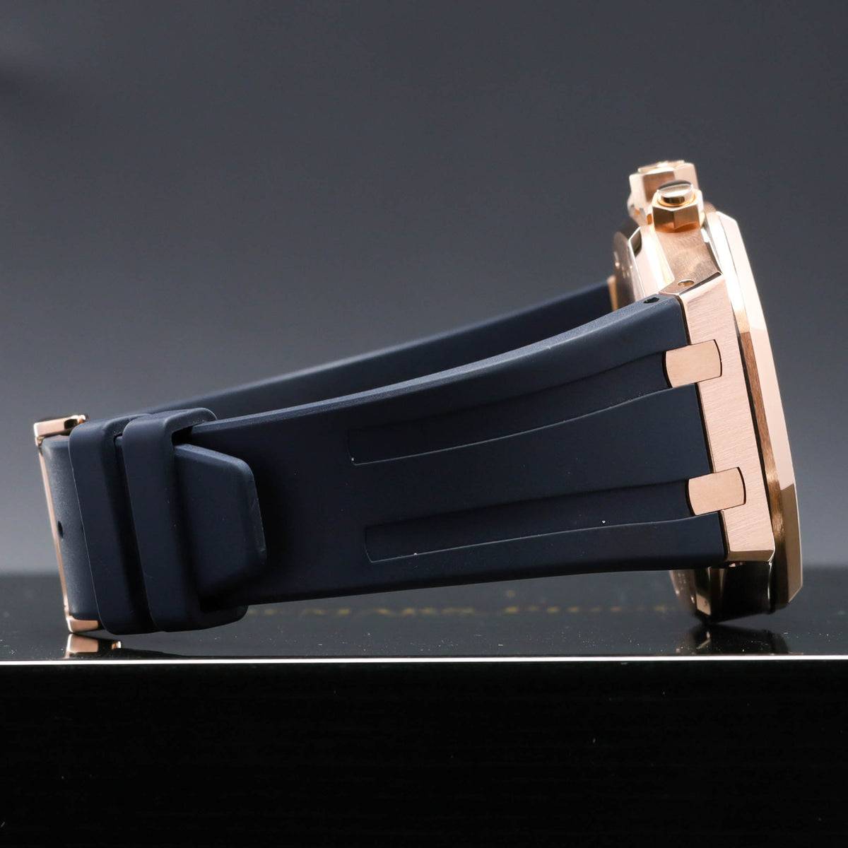 Audemars Piguet Royal Oak 2015 39mm 18k Rose Gold Silver-White Grande Tapisserie Dial 18k Rose Gold Black Rubber Strap 2632OR.OO.D088CR.01