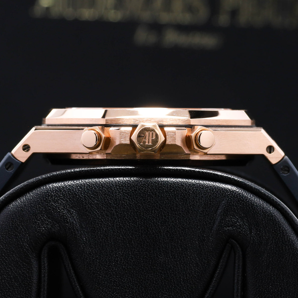 Audemars Piguet Royal Oak 2015 39mm 18k Rose Gold Silver-White Grande Tapisserie Dial 18k Rose Gold Black Rubber Strap 2632OR.OO.D088CR.01