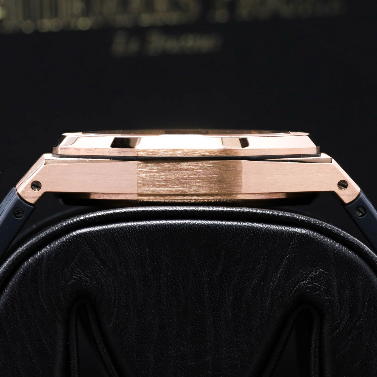 Audemars Piguet Royal Oak 2015 39mm 18k Rose Gold Silver-White Grande Tapisserie Dial 18k Rose Gold Black Rubber Strap 2632OR.OO.D088CR.01