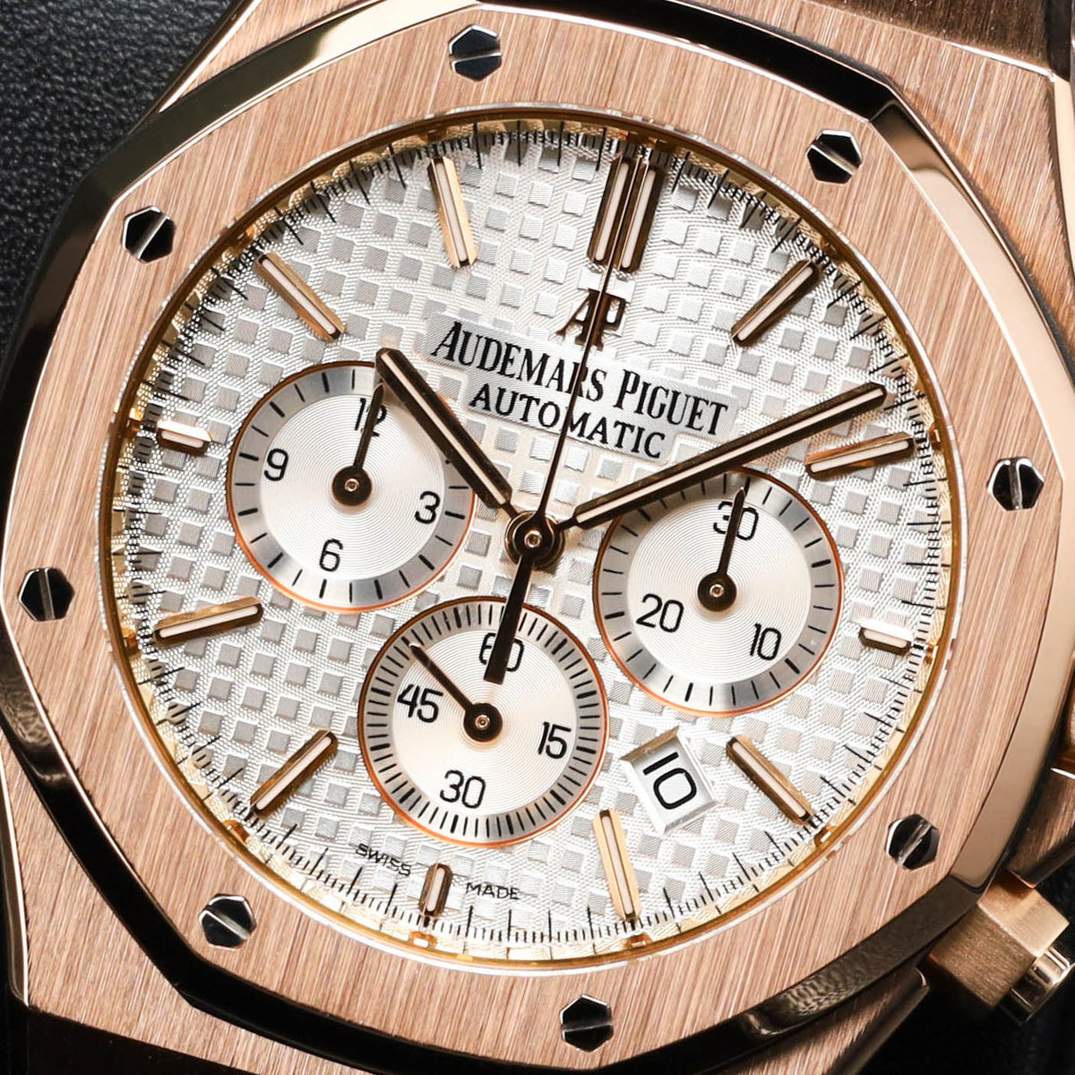 Audemars Piguet Royal Oak 2015 39mm 18k Rose Gold Silver-White Grande Tapisserie Dial 18k Rose Gold Black Rubber Strap 2632OR.OO.D088CR.01