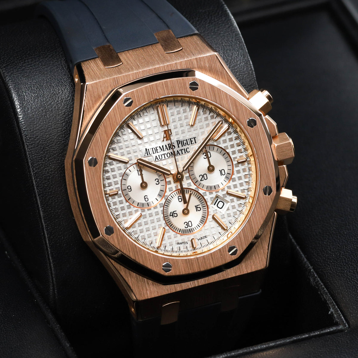 Audemars Piguet Royal Oak 2015 39mm 18k Rose Gold Silver-White Grande Tapisserie Dial 18k Rose Gold Black Rubber Strap 2632OR.OO.D088CR.01