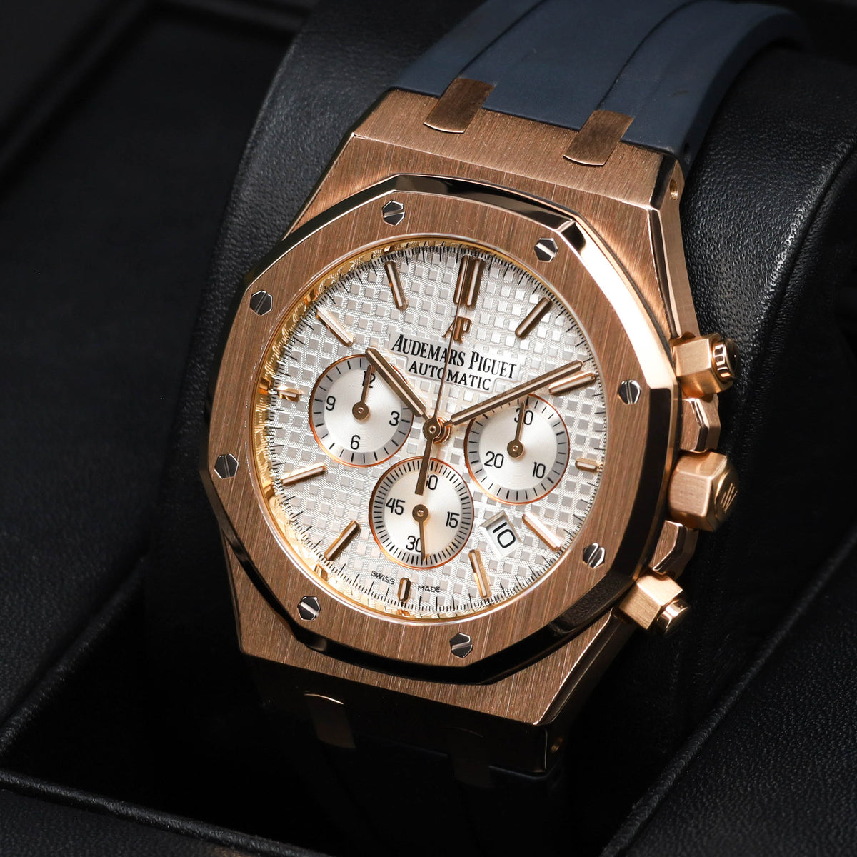 Audemars Piguet Royal Oak 2015 39mm 18k Rose Gold Silver-White Grande Tapisserie Dial 18k Rose Gold Black Rubber Strap 2632OR.OO.D088CR.01