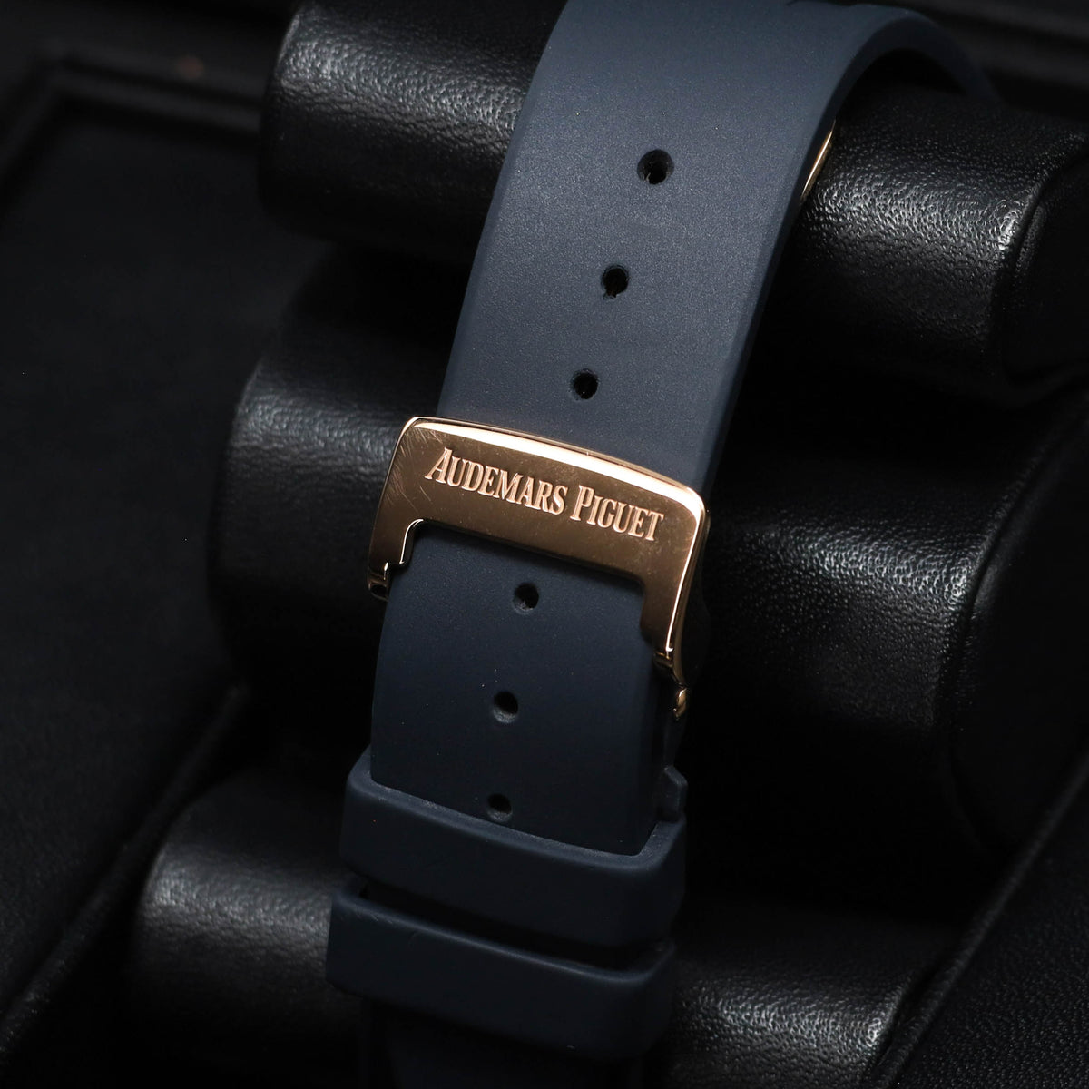 Audemars Piguet Royal Oak 2015 39mm 18k Rose Gold Silver-White Grande Tapisserie Dial 18k Rose Gold Black Rubber Strap 2632OR.OO.D088CR.01