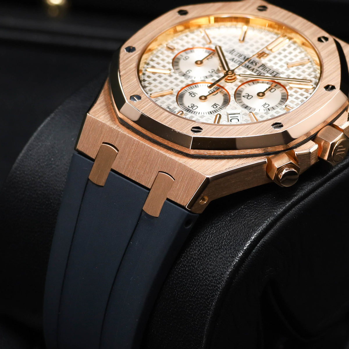 Audemars Piguet Royal Oak 2015 39mm 18k Rose Gold Silver-White Grande Tapisserie Dial 18k Rose Gold Black Rubber Strap 2632OR.OO.D088CR.01