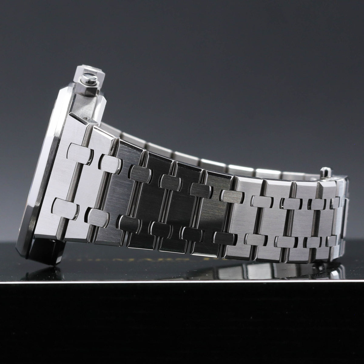 Audemars Piguet Royal Oak 2020 41mm Stainless Steel Black Grande Tapisserie Dial Stainless Steel Bezel Stainless Steel Integrated Bracelet 26331ST.OO.1220ST.02