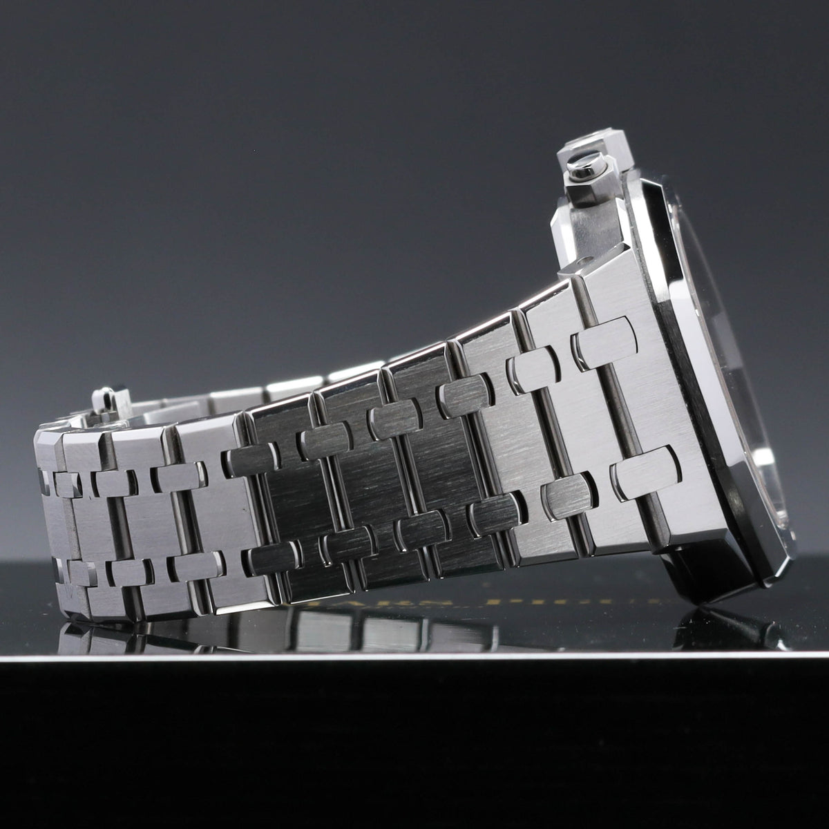 Audemars Piguet Royal Oak 2020 41mm Stainless Steel Black Grande Tapisserie Dial Stainless Steel Bezel Stainless Steel Integrated Bracelet 26331ST.OO.1220ST.02