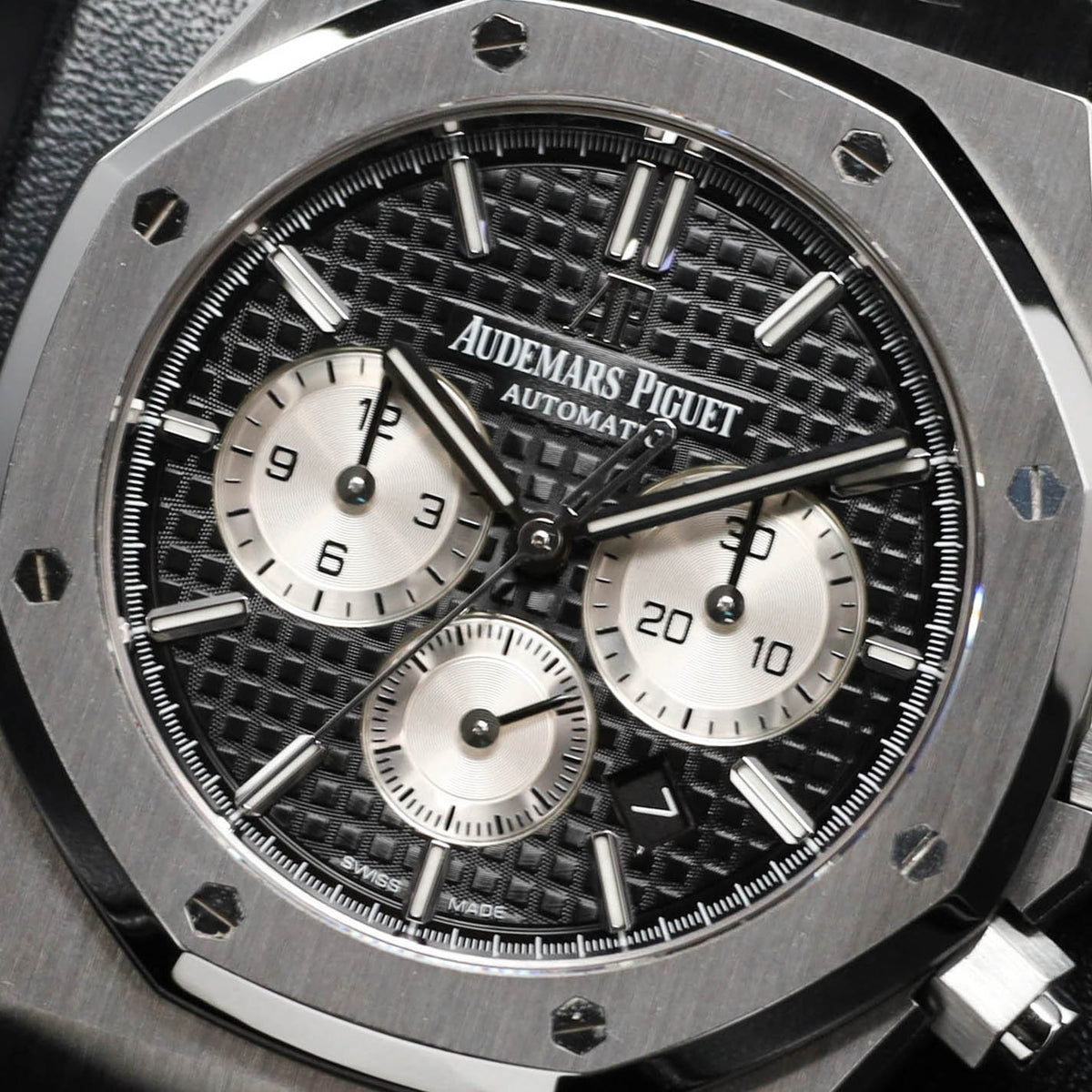 Audemars Piguet Royal Oak 2020 41mm Stainless Steel Black Grande Tapisserie Dial Stainless Steel Bezel Stainless Steel Integrated Bracelet 26331ST.OO.1220ST.02