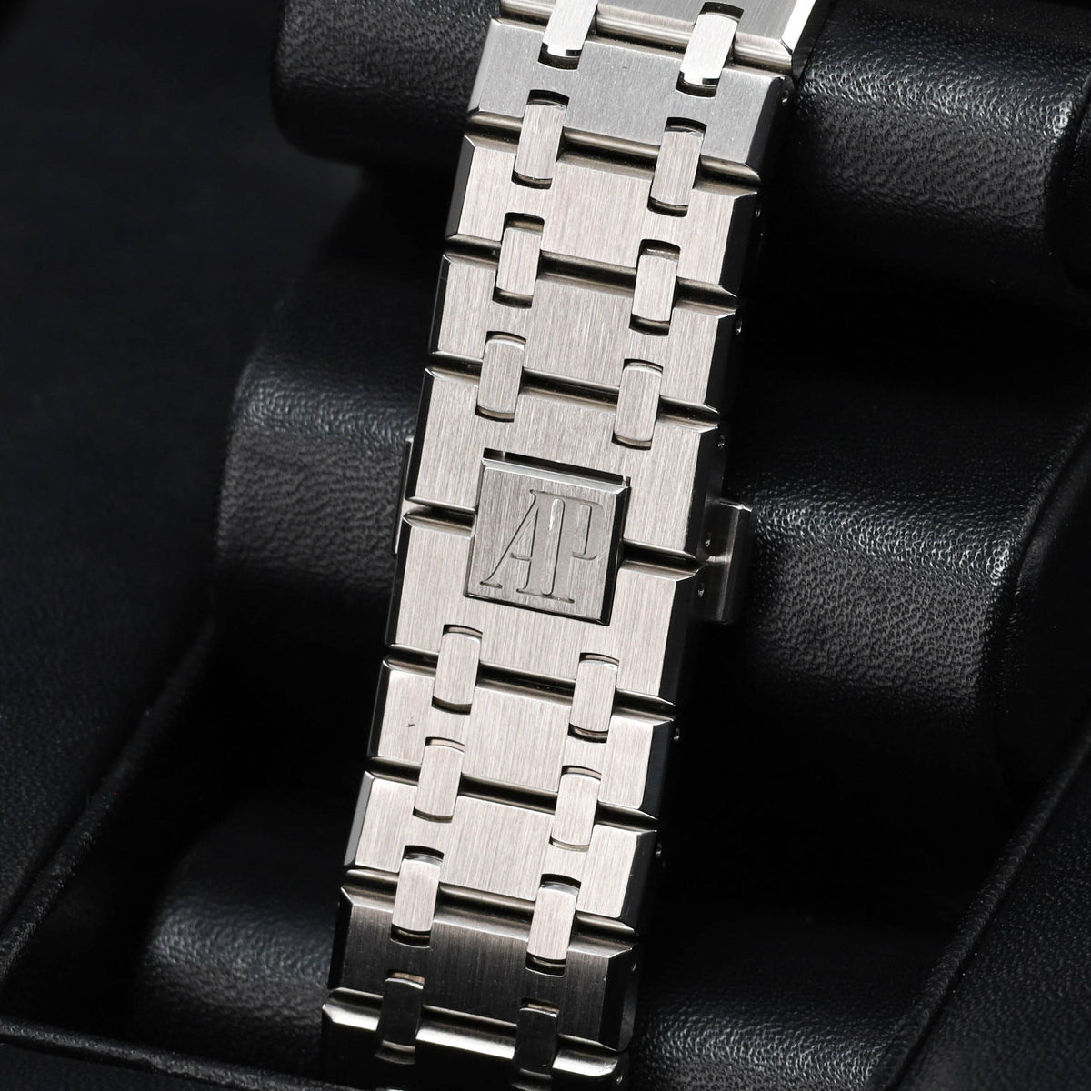 Audemars Piguet Royal Oak 2020 41mm Stainless Steel Black Grande Tapisserie Dial Stainless Steel Bezel Stainless Steel Integrated Bracelet 26331ST.OO.1220ST.02