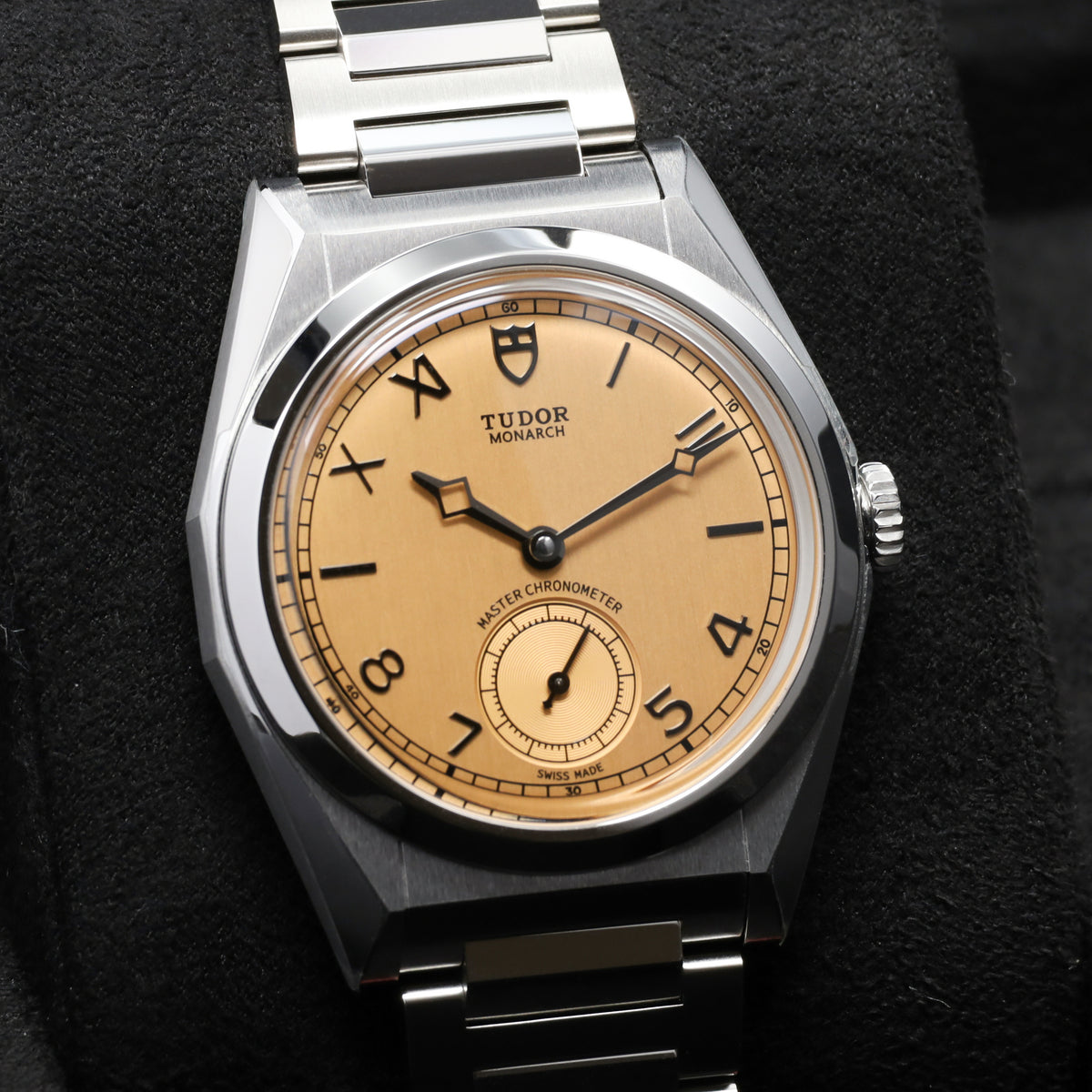 Tudor Monarch 2026 Complete 39mm Stainless Steel Dark Champagne Stainless Steel Stainless Steel Two-Link Bracelet with T-fit Clasp 2639W1A0U