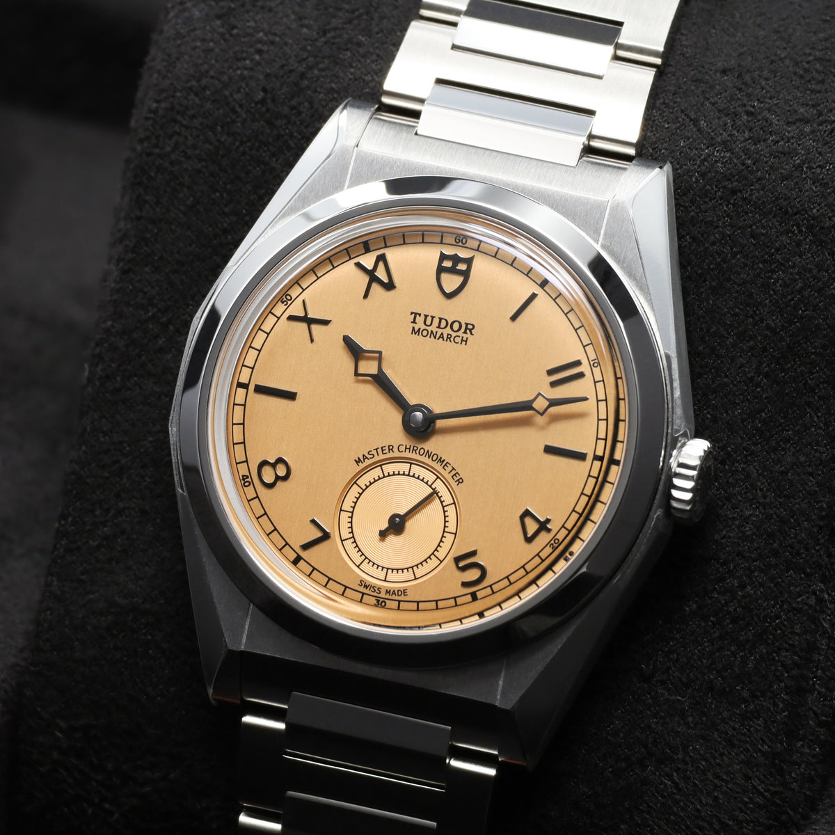 Tudor Monarch 2026 Complete 39mm Stainless Steel Dark Champagne Stainless Steel Stainless Steel Two-Link Bracelet with T-fit Clasp 2639W1A0U