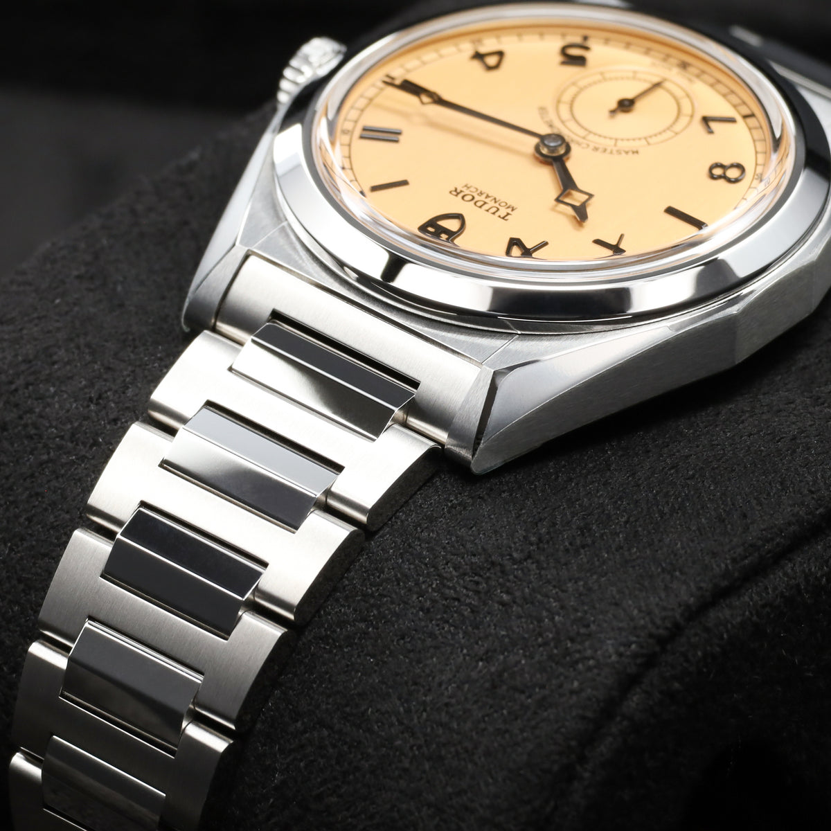 Tudor Monarch 2026 Complete 39mm Stainless Steel Dark Champagne Stainless Steel Stainless Steel Two-Link Bracelet with T-fit Clasp 2639W1A0U