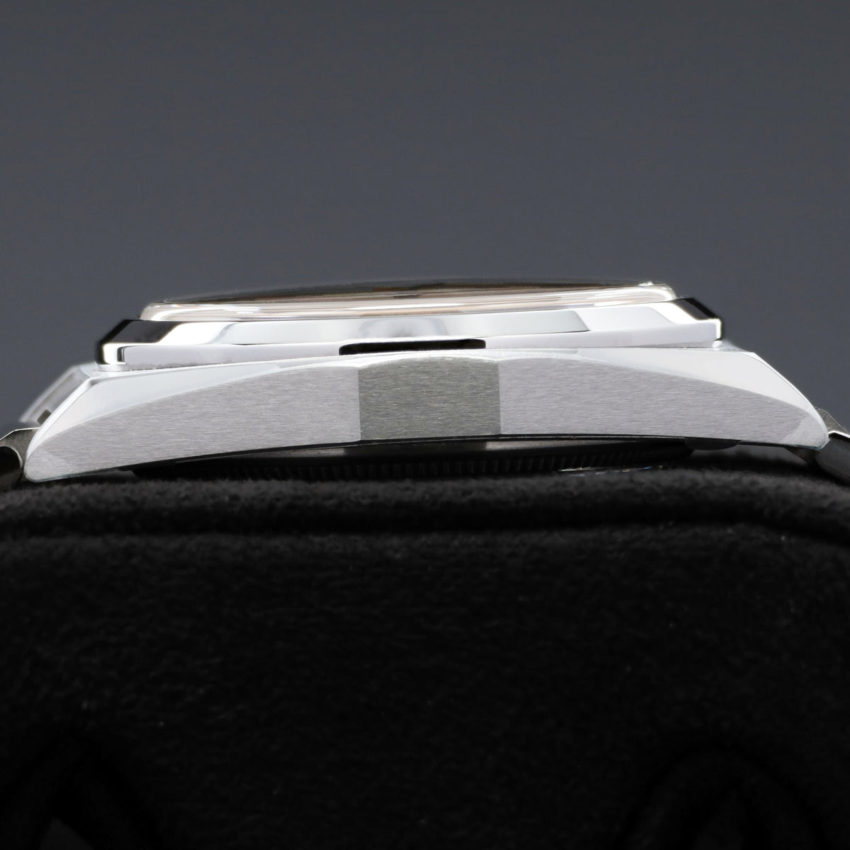 Tudor Monarch 2026 Complete 39mm Stainless Steel Dark Champagne Stainless Steel Stainless Steel Two-Link Bracelet with T-fit Clasp 2639W1A0U