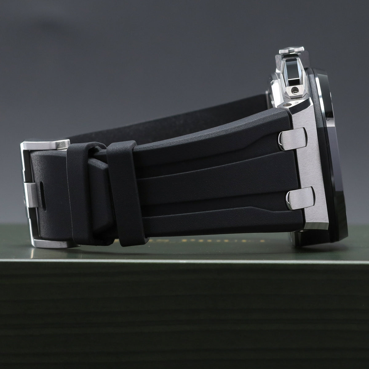 Audemars Piguet Royal Oak Offshore 2022 Complete 43mm Stainless Steel Taupe "Méga Tapisserie"  Dial Black Ceramic Bezel Rubber Strap 26420SO.OOA600CA.01