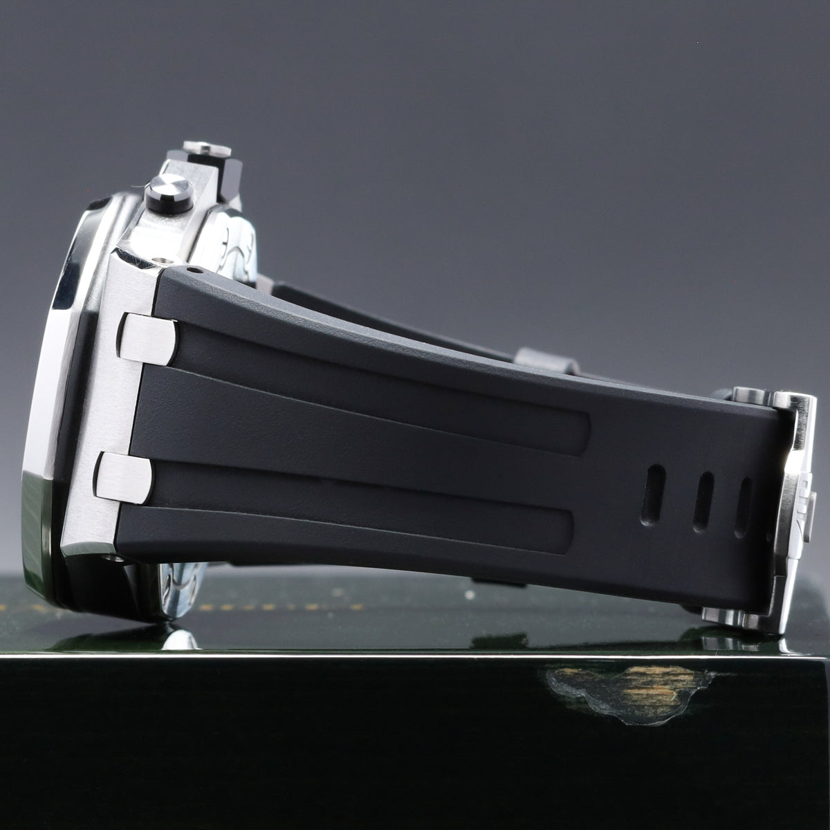 Audemars Piguet ROO Elephant 2016 Complete 42mm Stainless Steel Grey Méga Tapisserie Black Subdials Stainless Steel Octagonal Bezel Black Rubber Strap 26470ST