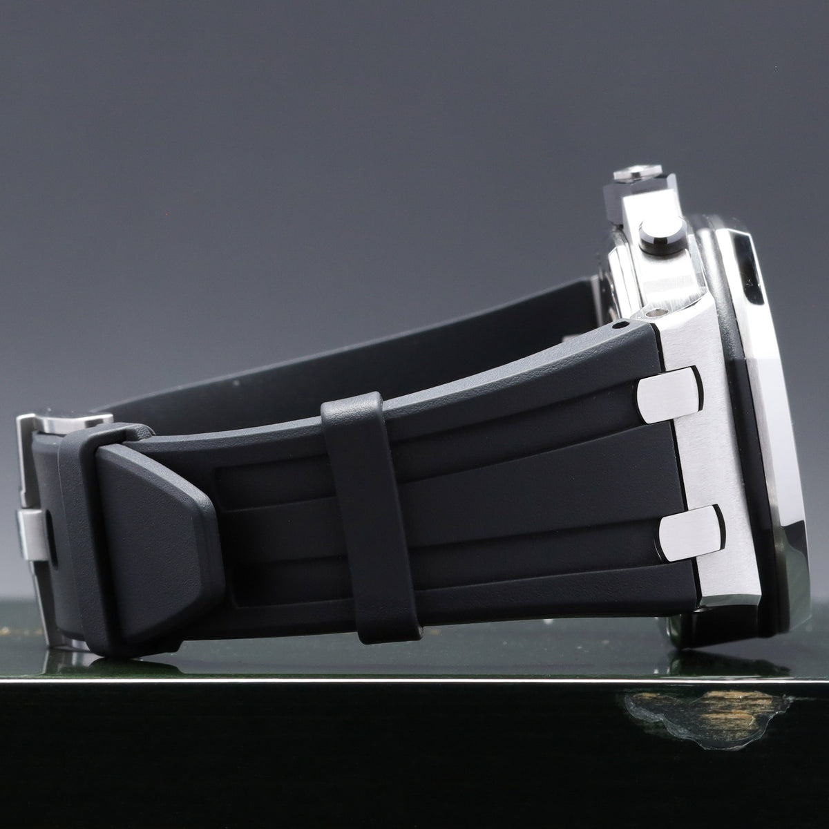 Audemars Piguet ROO Elephant 2016 Complete 42mm Stainless Steel Grey Méga Tapisserie Black Subdials Stainless Steel Octagonal Bezel Black Rubber Strap 26470ST