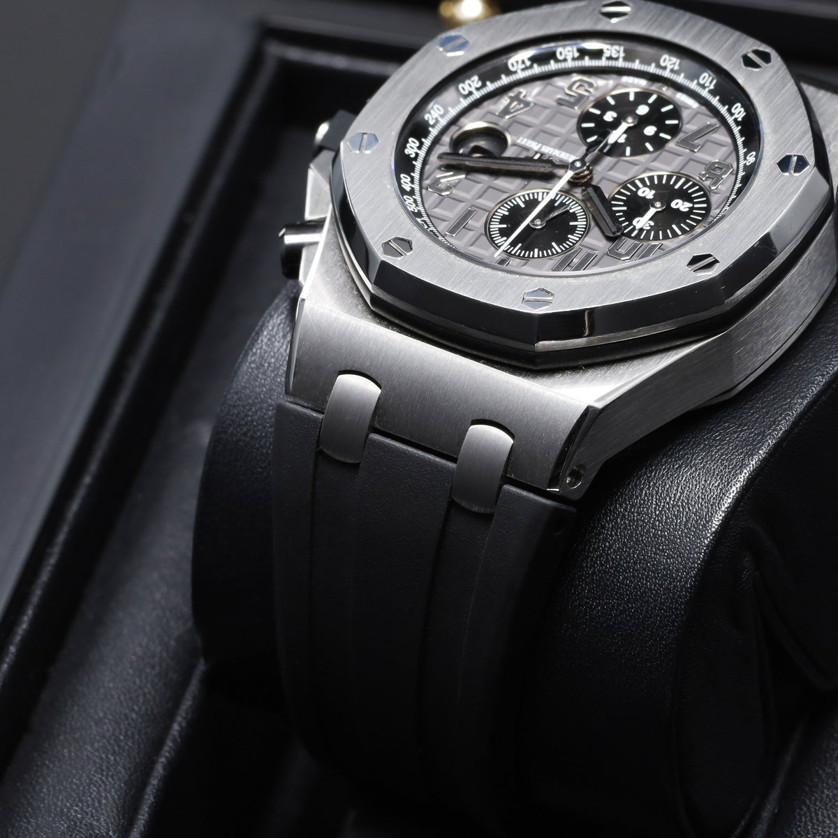 Audemars Piguet ROO Elephant 2016 Complete 42mm Stainless Steel Grey Méga Tapisserie Black Subdials Stainless Steel Octagonal Bezel Black Rubber Strap 26470ST