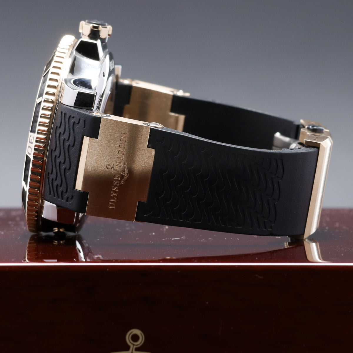 Ulysse Nardin Maxi Marine Diver 2016 Complete 43mm Titanium and 18k Rose Gold White Wave Dial Titanium with 18k Rose Gold Bezel Rubber Strap 265-90
