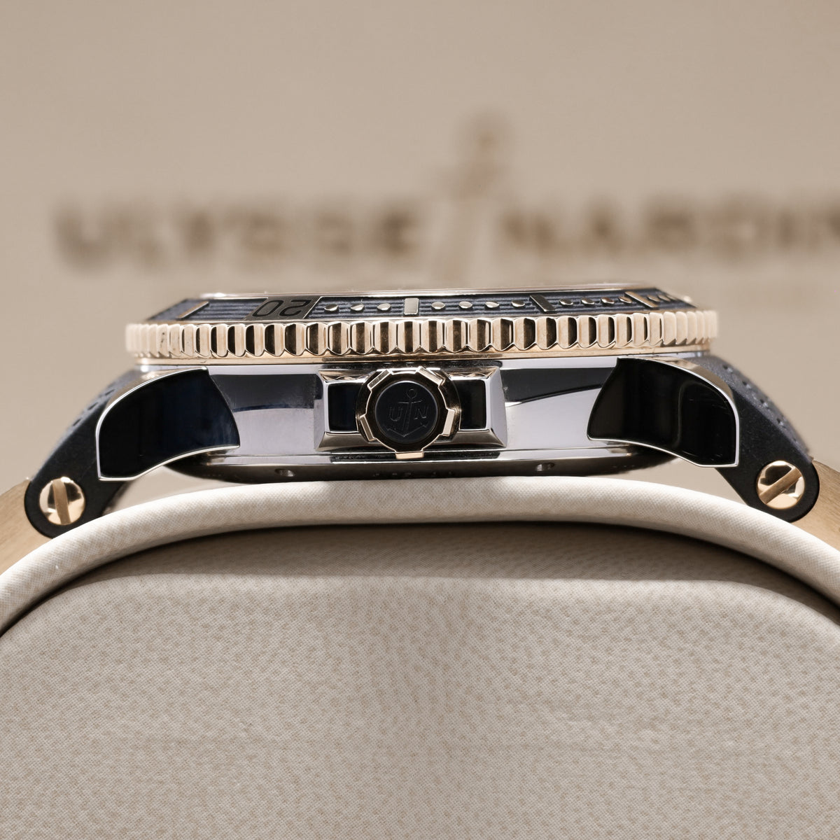 Ulysse Nardin Maxi Marine Diver 2016 Complete 43mm Titanium and 18k Rose Gold White Wave Dial Titanium with 18k Rose Gold Bezel Rubber Strap 265-90