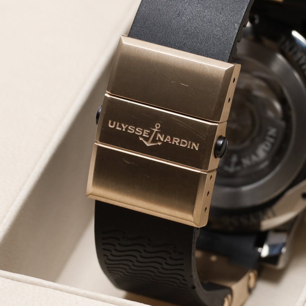 Ulysse Nardin Maxi Marine Diver 2016 Complete 43mm Titanium and 18k Rose Gold White Wave Dial Titanium with 18k Rose Gold Bezel Rubber Strap 265-90