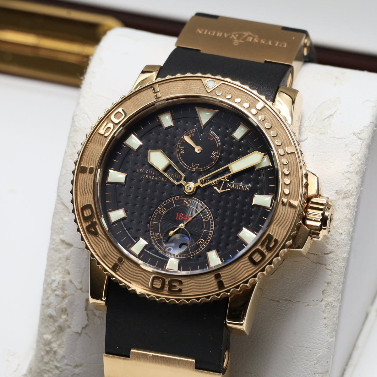 Ulysse Nardin Maxi Marine Diver 2016 Complete 42.7mm 18k Rose Gold Black Dial 18k Rose Gold with Black Insert Bezel Black Rubber Strap 266-33