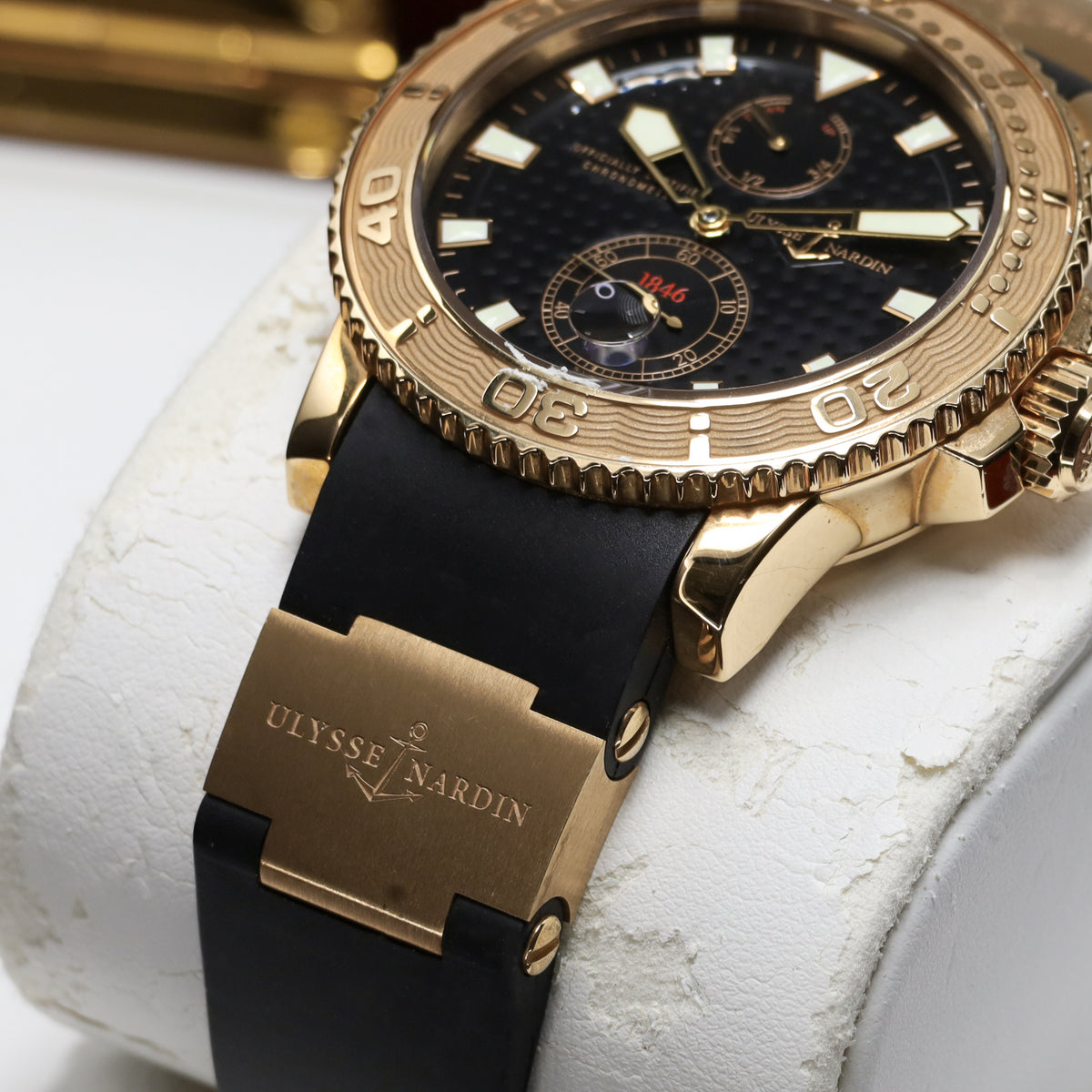 Ulysse Nardin Maxi Marine Diver 2016 Complete 42.7mm 18k Rose Gold Black Dial 18k Rose Gold with Black Insert Bezel Black Rubber Strap 266-33