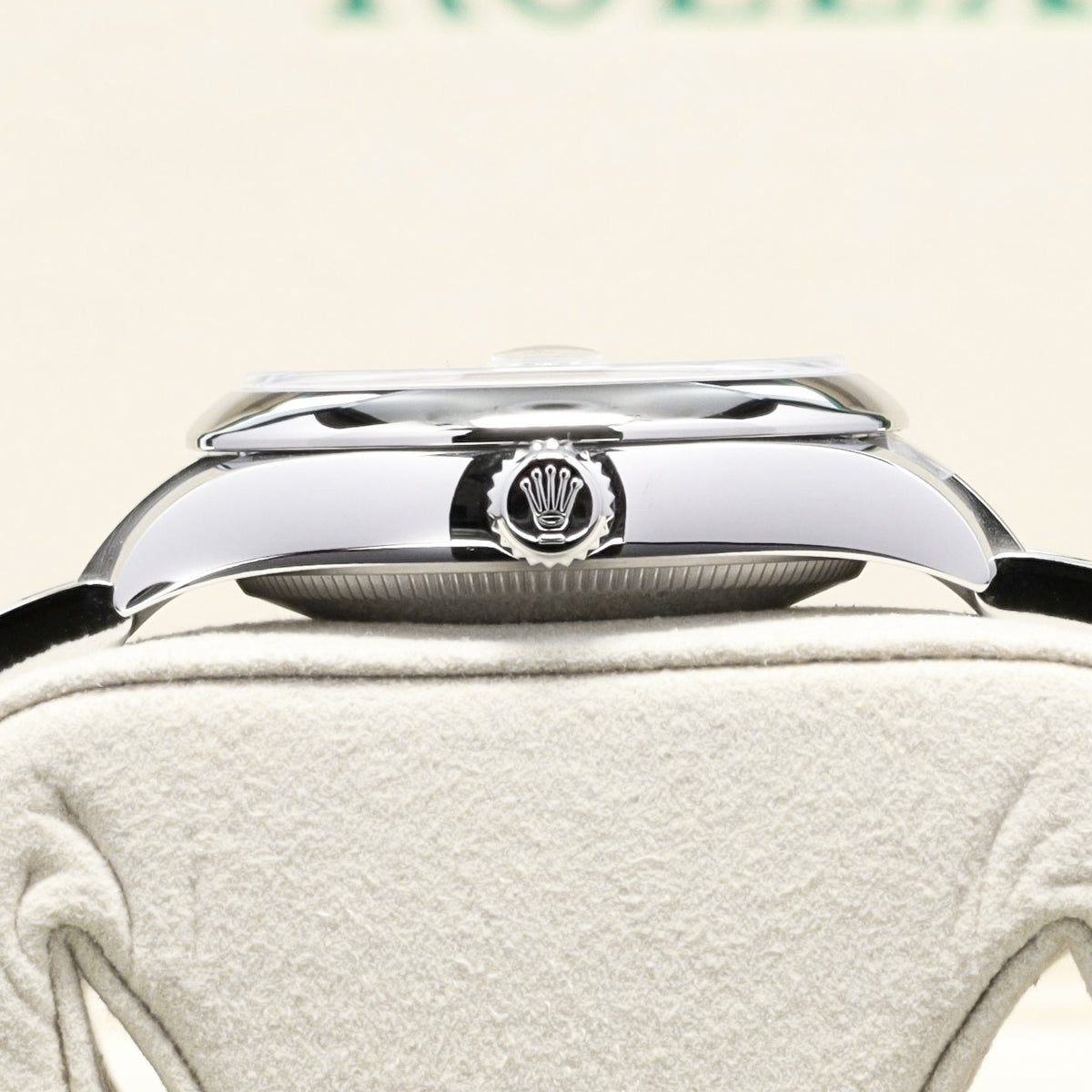 Rolex Oyster Perpetual 2026  Complete 31mm Oystersteel Silver Dial Smooth Bezel Oyster Bracelet 278240