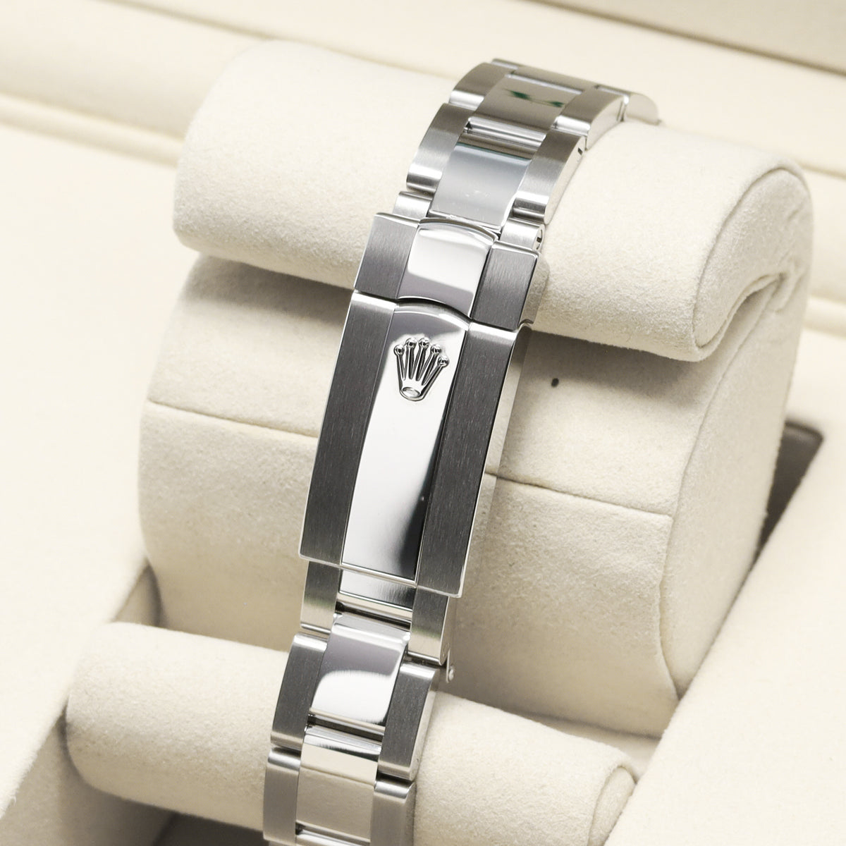 Rolex Oyster Perpetual 2026  Complete 31mm Oystersteel Silver Dial Smooth Bezel Oyster Bracelet 278240