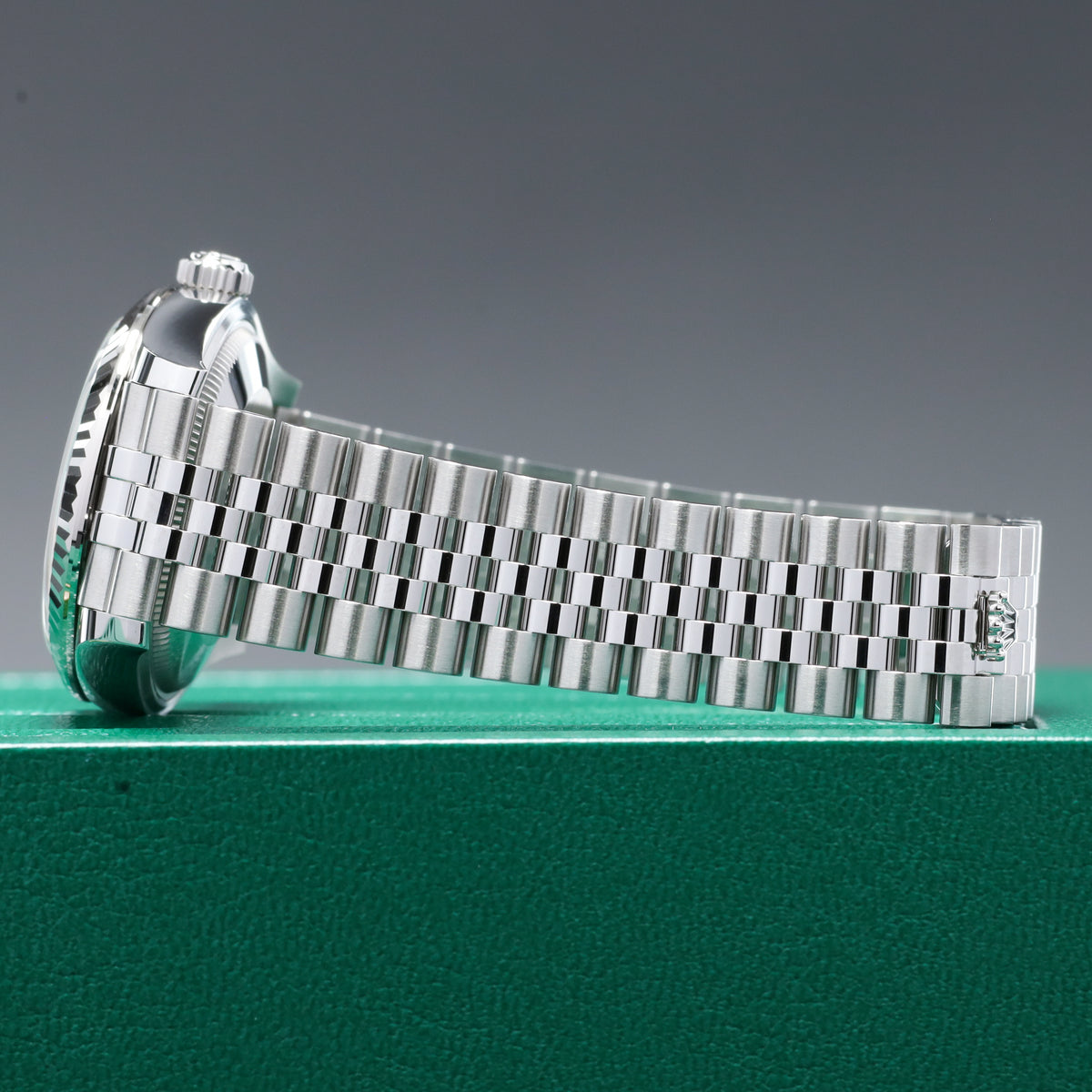 Rolex Datejust 2025 Complete 31mm Oystersteel Green Dial Fluted Bezel Jubilee Bracelet 278274