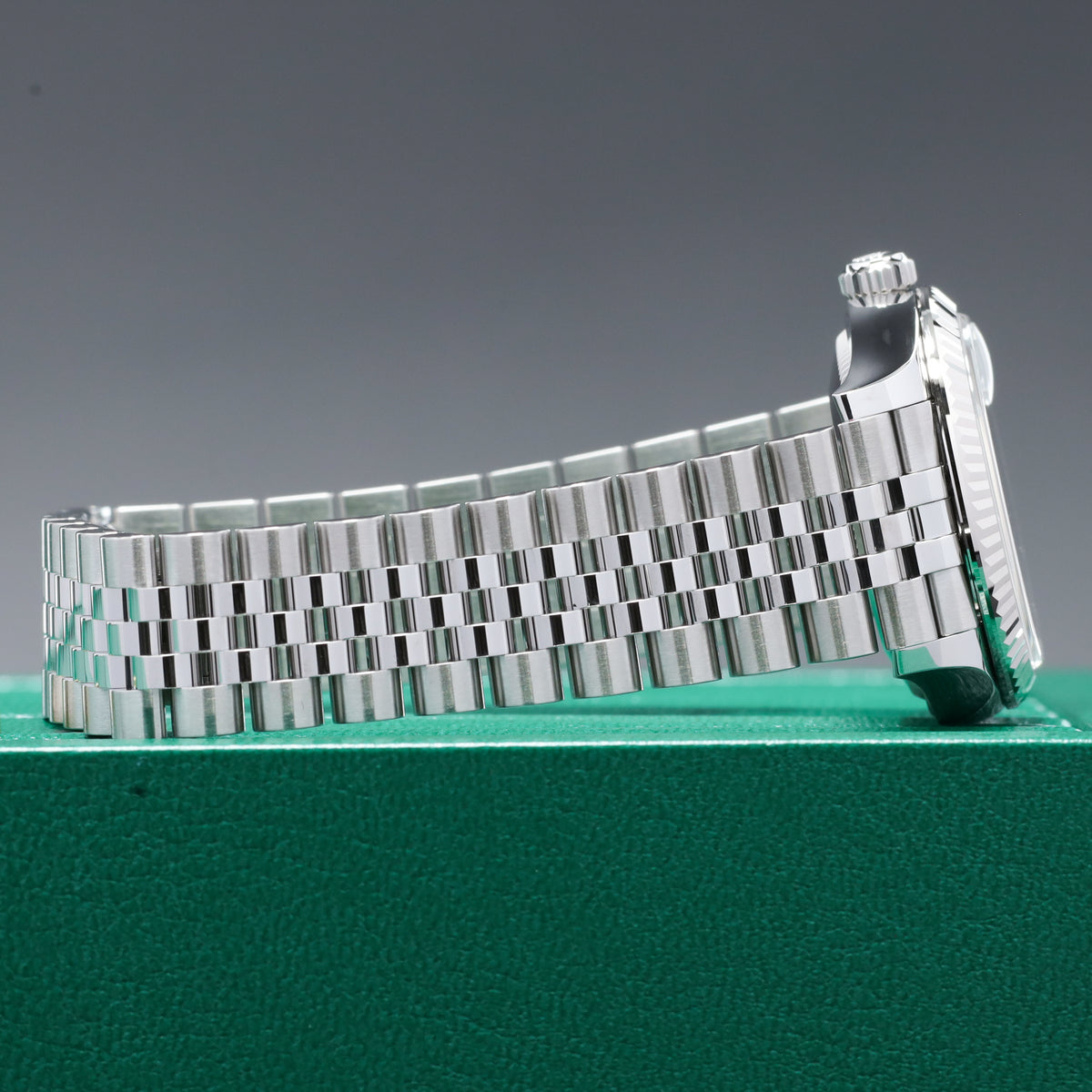 Rolex Datejust 2025 Complete 31mm Oystersteel Green Dial Fluted Bezel Jubilee Bracelet 278274