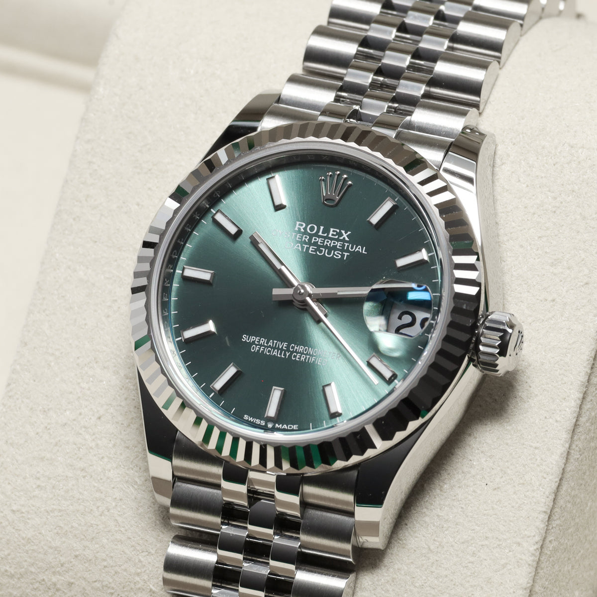 Rolex Datejust 2025 Complete 31mm Oystersteel Green Dial Fluted Bezel Jubilee Bracelet 278274