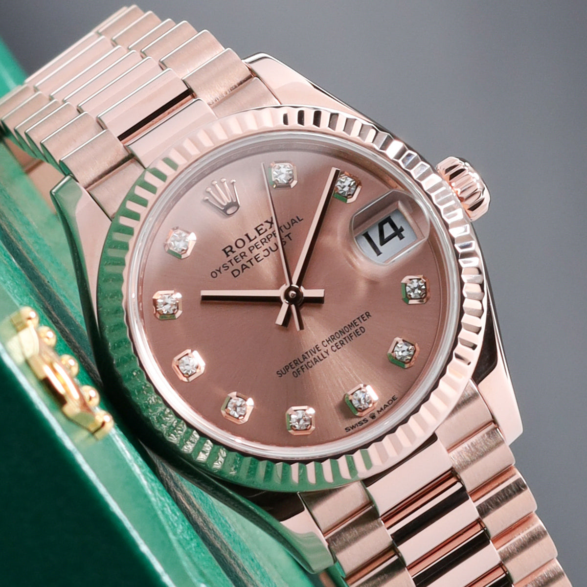Rolex Datejst 2021 Complete 31mm 18k Everose Gold Rose Champagne Dial 18k Everose Gold Fluted Bezel President Bracelet 278275
