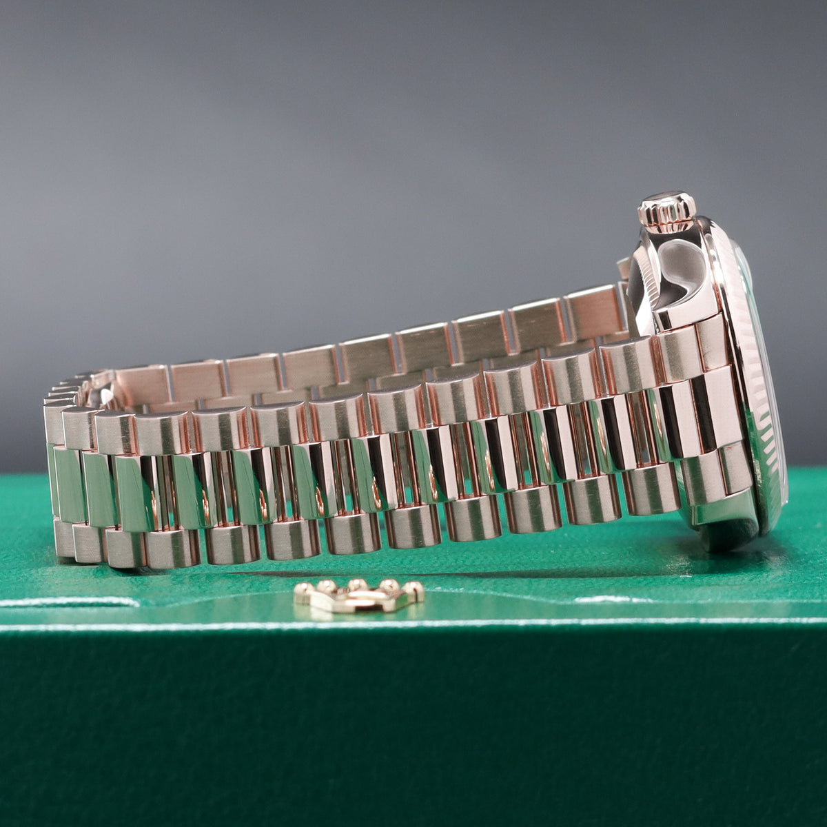 Rolex Datejst 2021 Complete 31mm 18k Everose Gold Rose Champagne Dial 18k Everose Gold Fluted Bezel President Bracelet 278275