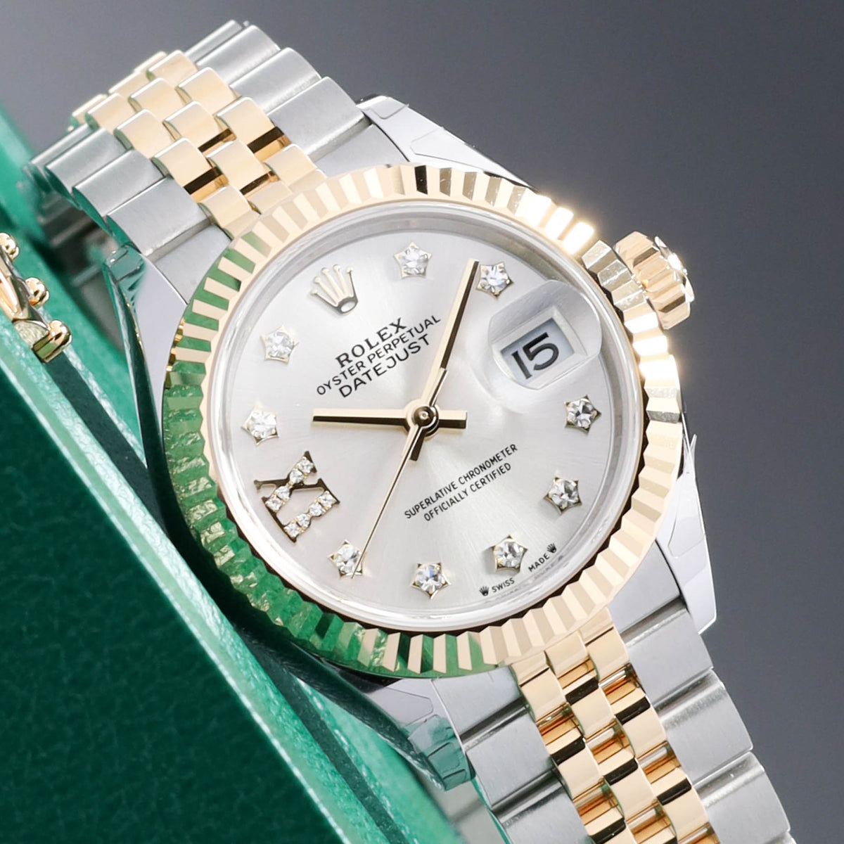 Rolex Datejust 2026 Complete 28mm Oystersteel Yellow Gold Silver Star Diamond Dial Yellow Gold Fluted Bezel Jubilee Bracelet 279173