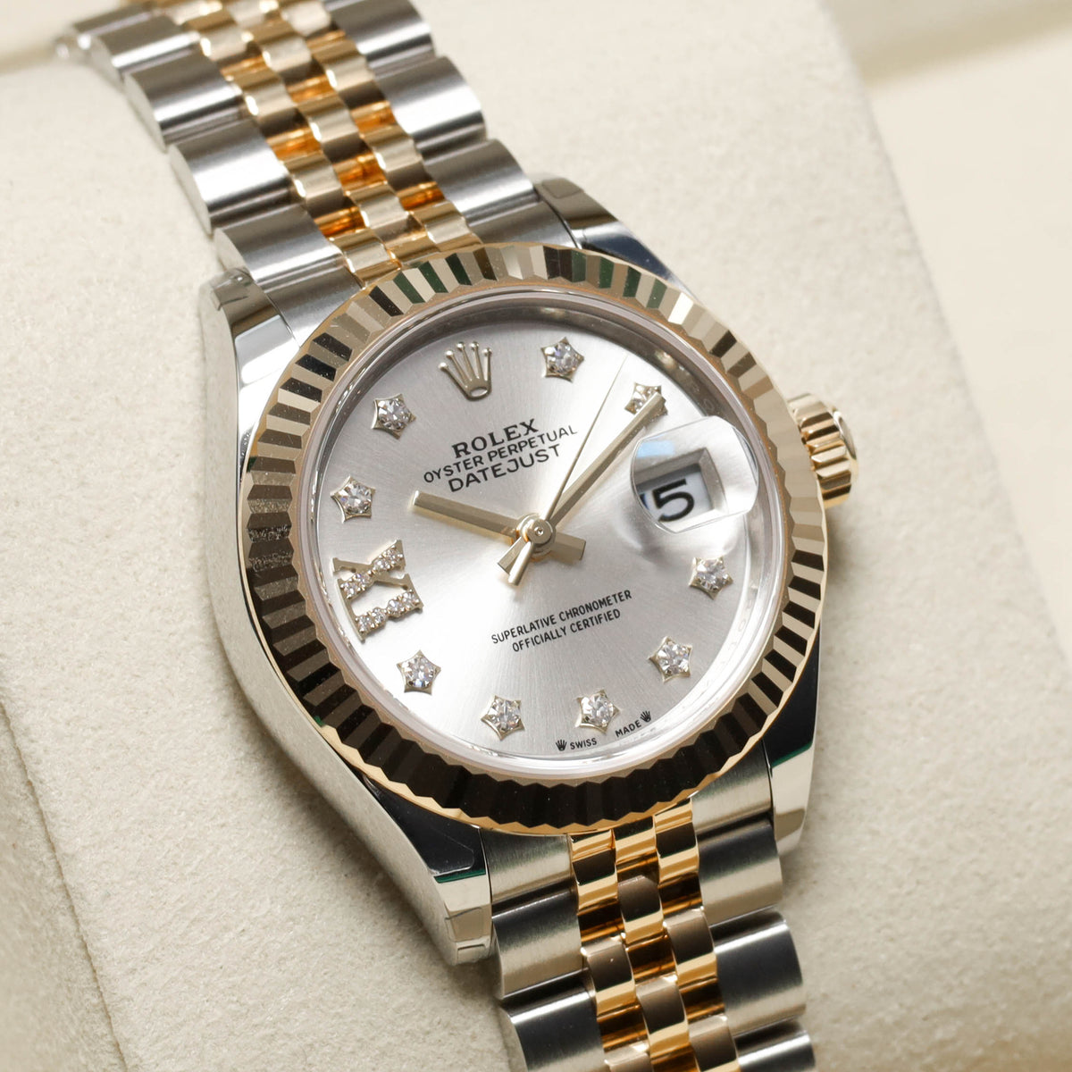 Rolex Datejust 2026 Complete 28mm Oystersteel Yellow Gold Silver Star Diamond Dial Yellow Gold Fluted Bezel Jubilee Bracelet 279173