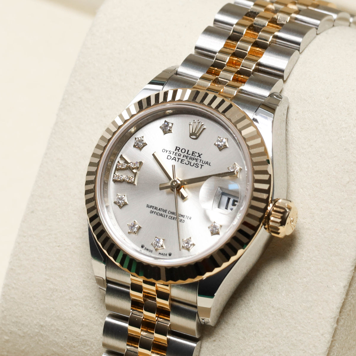 Rolex Datejust 2026 Complete 28mm Oystersteel Yellow Gold Silver Star Diamond Dial Yellow Gold Fluted Bezel Jubilee Bracelet 279173