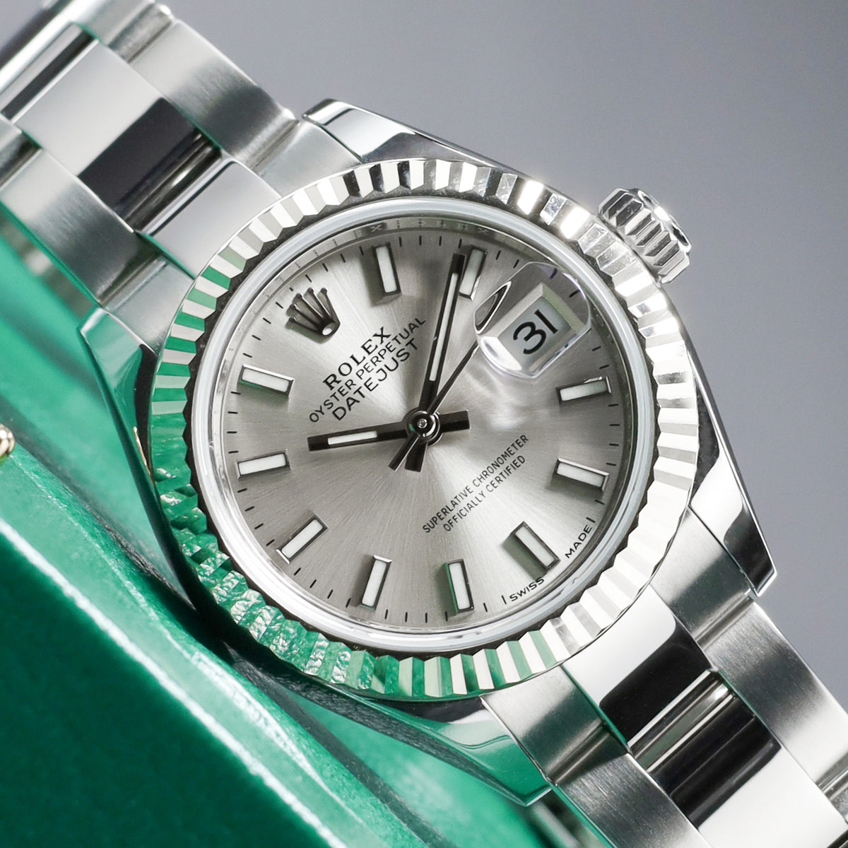 Rolex Datejust 28mm Oystersteel Silver Dial 18k White Gold Fluted Bezel Jubilee Bracelet 279174
