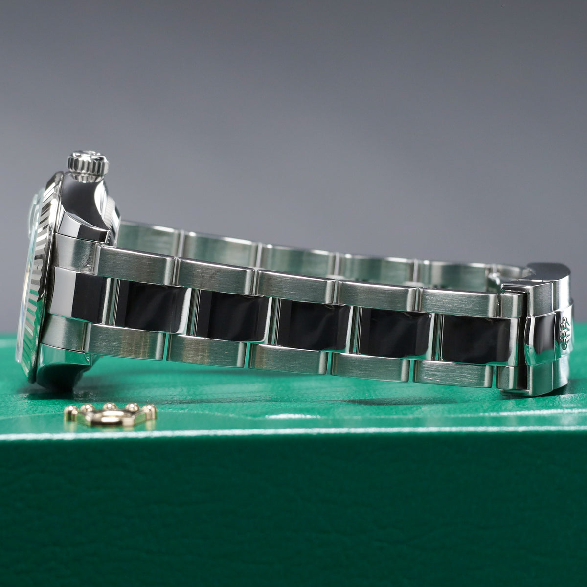 Rolex Datejust 28mm Oystersteel Silver Dial 18k White Gold Fluted Bezel Jubilee Bracelet 279174
