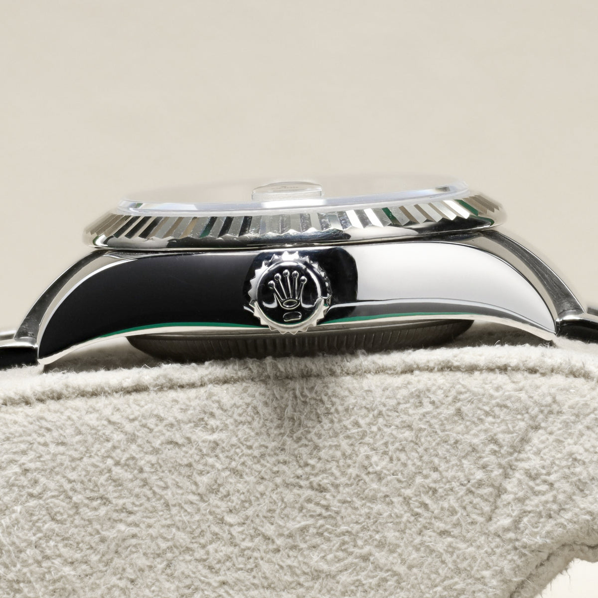 Rolex Datejust 28mm Oystersteel Silver Dial 18k White Gold Fluted Bezel Jubilee Bracelet 279174