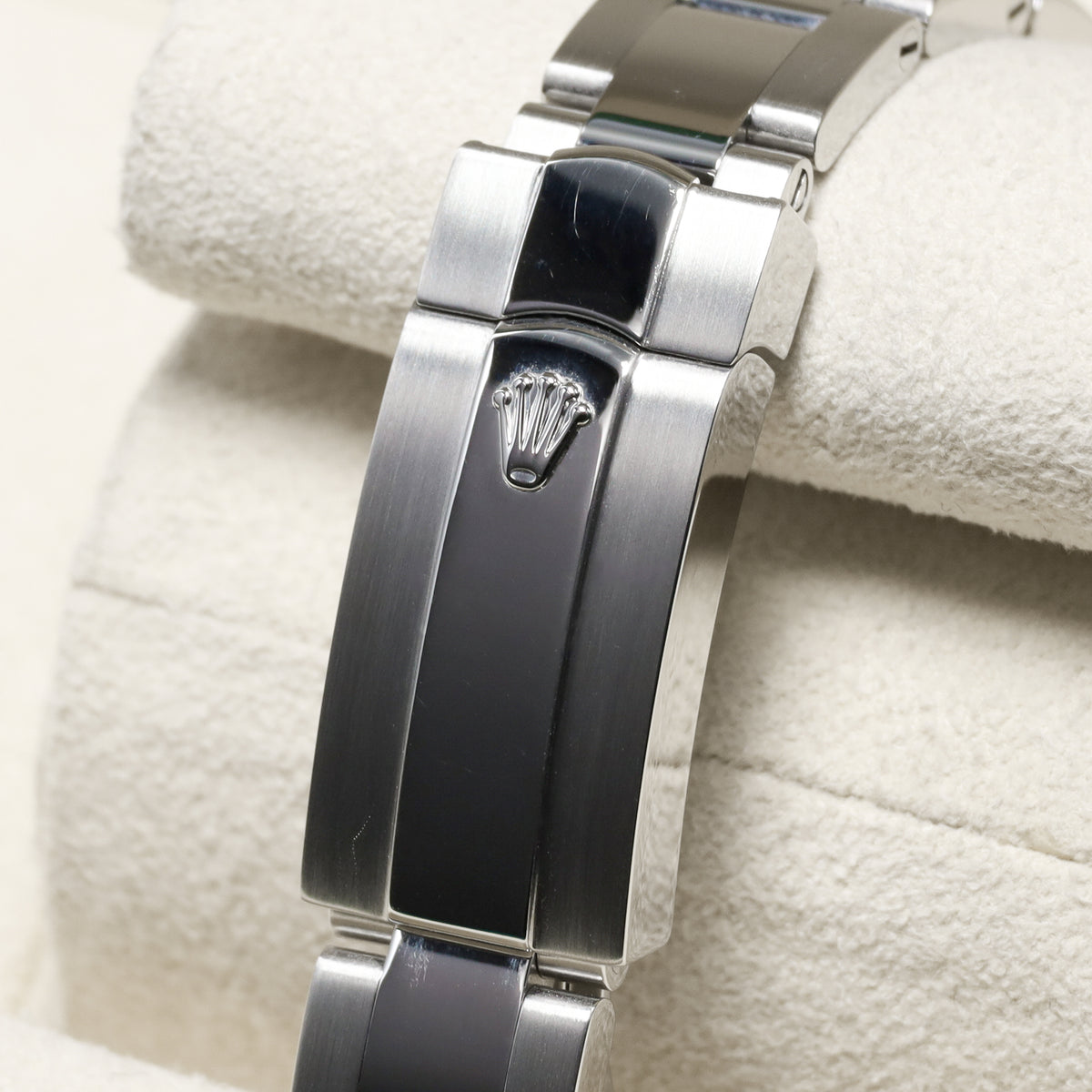 Rolex Datejust 28mm Oystersteel Silver Dial 18k White Gold Fluted Bezel Jubilee Bracelet 279174
