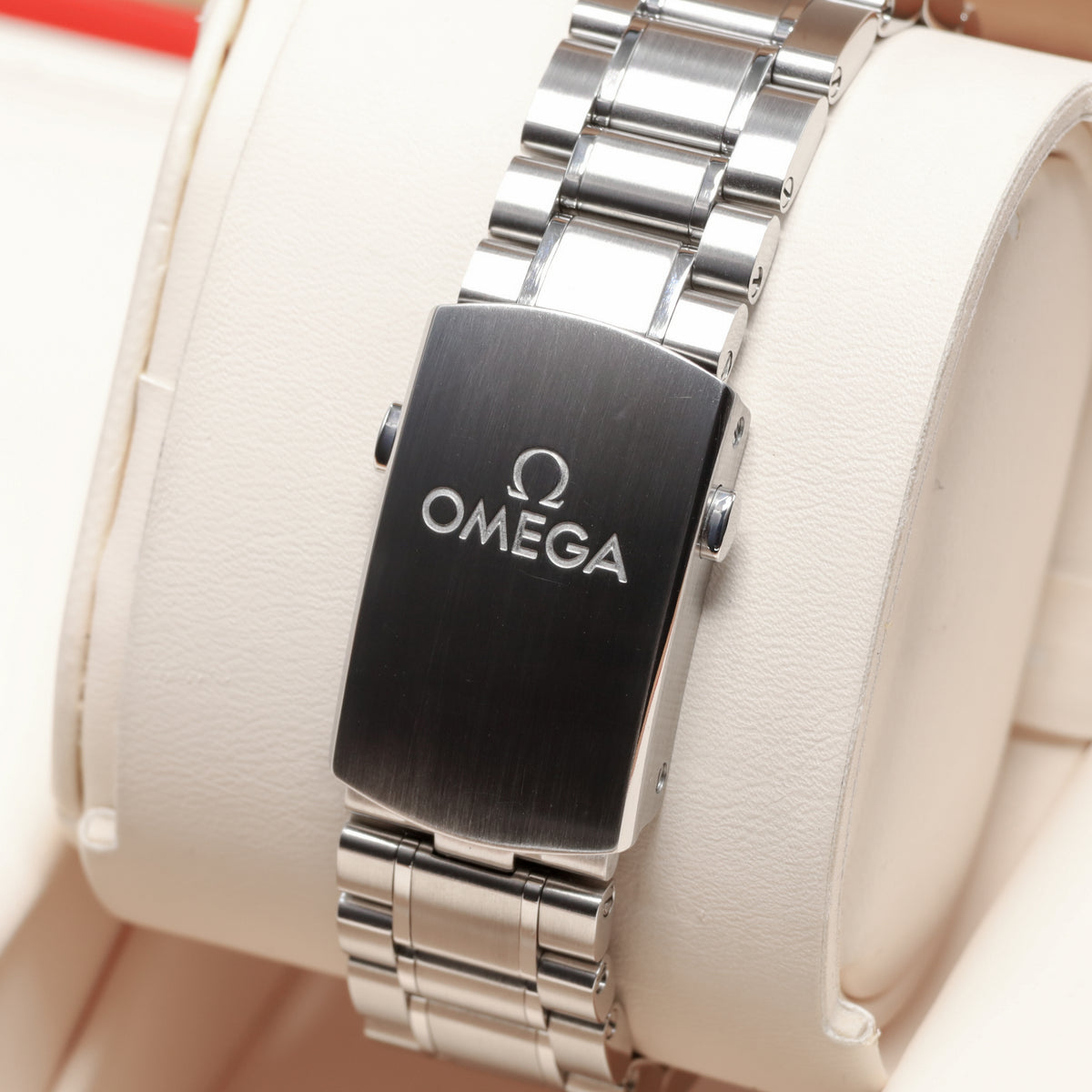 Omega Speedmaster Moonphase Moonwatch Moonphase 2023 Complete 44mm Steel Case Black Dial Black Ceramic Bezel Bracelet 304.30.44.52.01.001