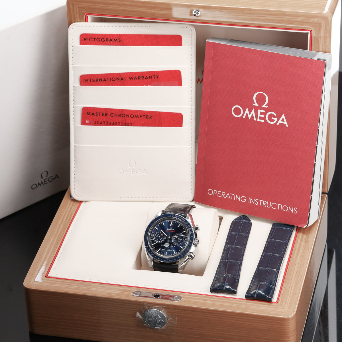 Omega Speedmaster Complete 2022 Stainless Steel : Blue Dial Ceramic Tachymeter Bezel Ceramic Tachymeter Bezel : Blue Leather Strap  304.33.44.52.03.001