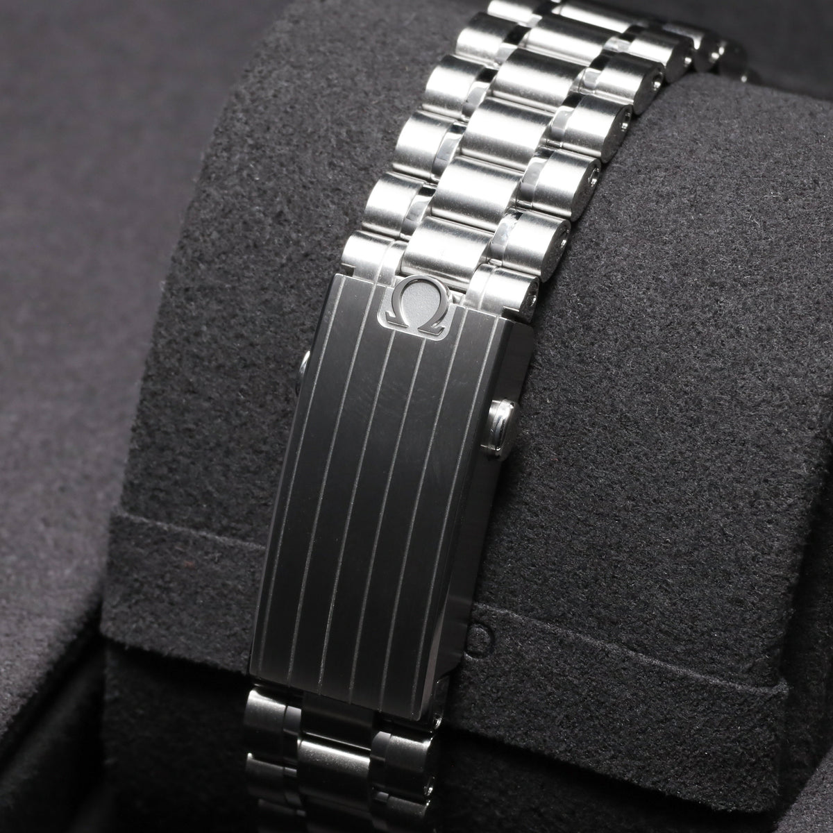 Omega SpeedMaster 2026 Complete 42mm Stainless Steel Black Lacquer with White Sub-Dials Black Ceramic Tachymeter Bezel : Stainless Steel Bracelet with Folding Clasp 310.30.42.50.01.004