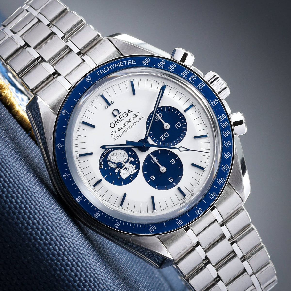Omega Speedmaster Silver Snoopy Award 2024 Complete 42mm Steel Case White Blue Dial Blue Ceramic Bezel Bracelet310.32.42.50.02.001