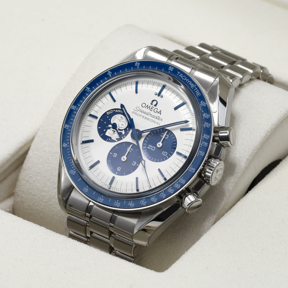 Omega Speedmaster Silver Snoopy Award 2024 Complete 42mm Steel Case White Blue Dial Blue Ceramic Bezel Bracelet310.32.42.50.02.001