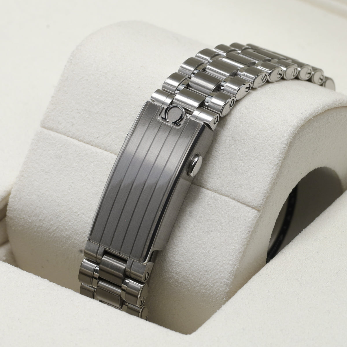Omega Speedmaster Silver Snoopy Award 2024 Complete 42mm Steel Case White Blue Dial Blue Ceramic Bezel Bracelet310.32.42.50.02.001