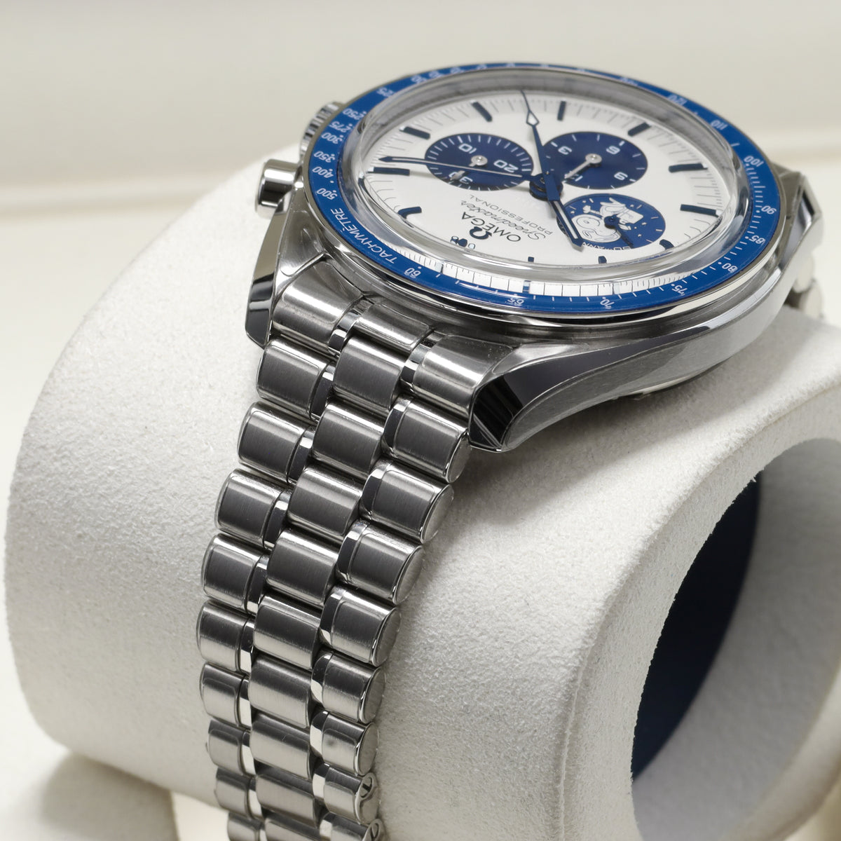 Omega Speedmaster Silver Snoopy Award 2024 Complete 42mm Steel Case White Blue Dial Blue Ceramic Bezel Bracelet310.32.42.50.02.001